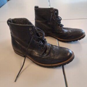 Jeffery Tyler Men's Leather wing-tip boots. Size 9.